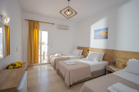 Triple Room | Free WiFi, bed sheets