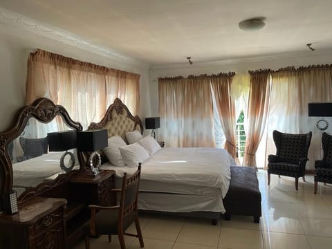 House | 5 bedrooms, iron/ironing board, free WiFi, bed sheets