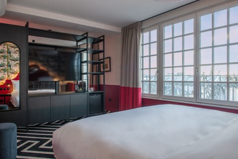 Signature Room | Premium bedding, pillowtop beds, in-room safe, desk