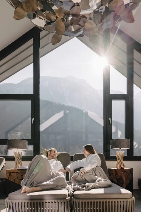 Sauna, steam room, hot stone massages, massages