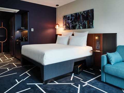 Premium bedding, down comforters, in-room safe, blackout drapes