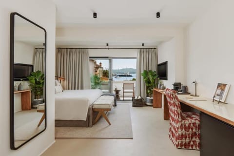 Deluxe Room, Sea View | Minibar, desk, soundproofing, iron/ironing board