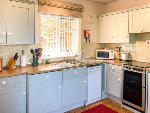 Deluxe Studio, Ensuite, Sea View (Self Catering Garden) | Private kitchen | Electric kettle