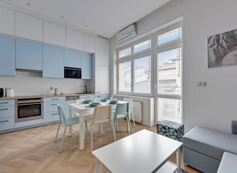 Basic Apartment | Living area | 32-inch LED TV with cable channels, TV