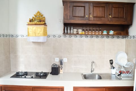 Standard Double or Twin Room | Shared kitchen | Shared fridge