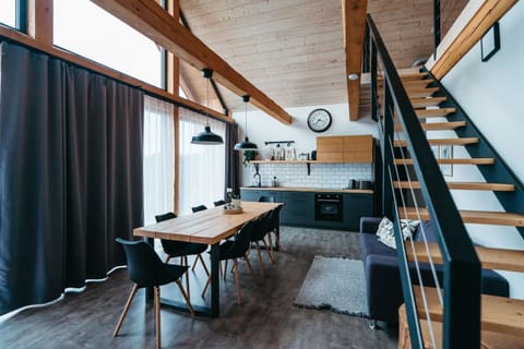 House | 8 bedrooms