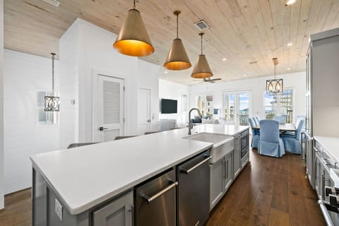 House, 4 Bedrooms | Private kitchen | Coffee/tea maker, fridge, oven, toaster