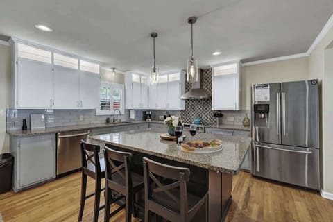 House, Multiple Beds, Hot Tub, City View (112 W Mulberry St) | Private kitchen | Coffee/tea maker