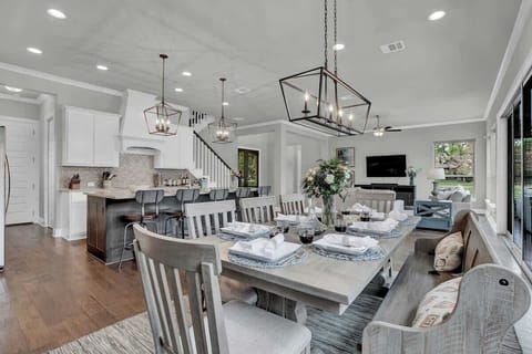 House, Multiple Beds, Patio (457 Granite Loop) | Dining
