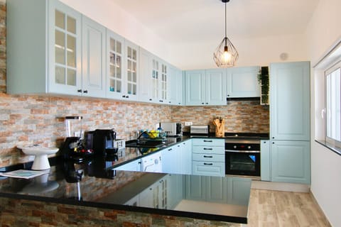 Apartment, 3 Bedrooms, Terrace | Private kitchen | Coffee/tea maker, microwave, oven, dishwasher
