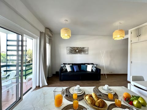 Apartment, 1 Bedroom, Pool Access | In-room dining