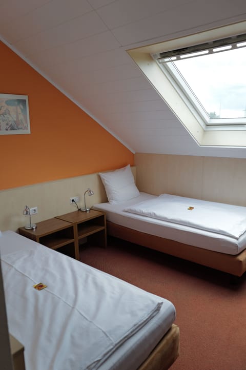 Comfort Twin Room | Desk, soundproofing, free WiFi