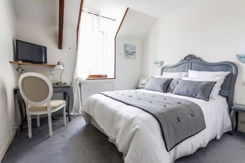 Individually decorated, individually furnished, desk, laptop workspace