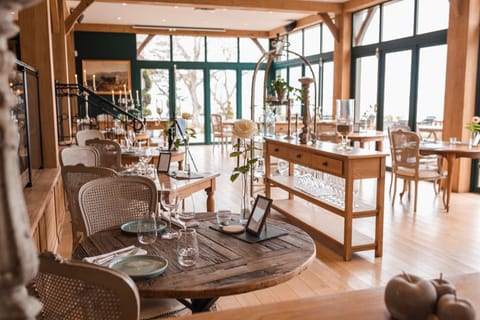 Breakfast, lunch, dinner served; French cuisine, ocean views 