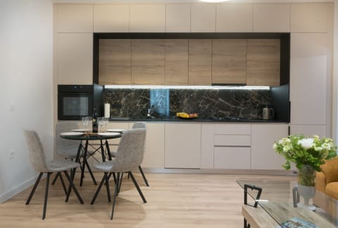 Family Apartment | Private kitchen | Full-size fridge, microwave, oven, dishwasher