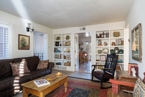 Condo (2 Bedrooms) | Property amenity