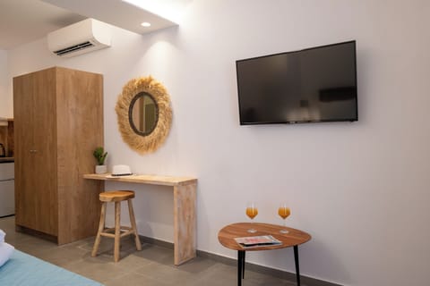 Junior Suite, Hot Tub, Beachside (4 Guests) | 1 bedroom, individually decorated, individually furnished