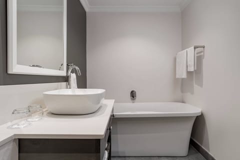 Executive Suite, 2 Bedrooms | Bathroom | Separate tub and shower, free toiletries, hair dryer, towels
