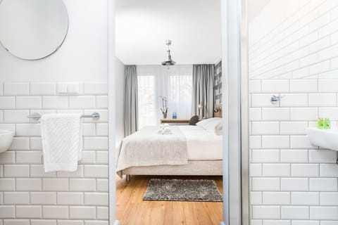 Standard Room | Pillowtop beds, desk, blackout drapes, free WiFi