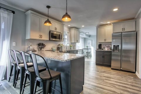 House | 3 bedrooms, desk
