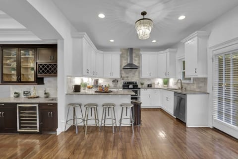 House, Accessible | 6 bedrooms, desk