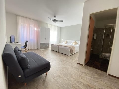 Comfort Triple Room | Desk, laptop workspace, free WiFi