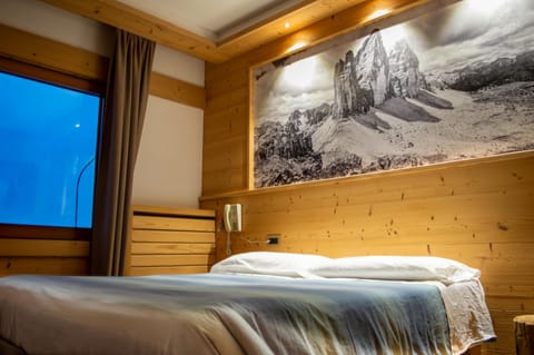 Alpine Views Balcony | Desk, free WiFi, bed sheets