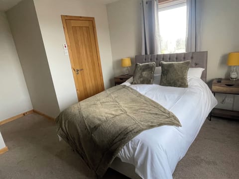 Comfort Room | Free WiFi, bed sheets