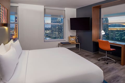 Hypo-allergenic bedding, down comforters, in-room safe, desk