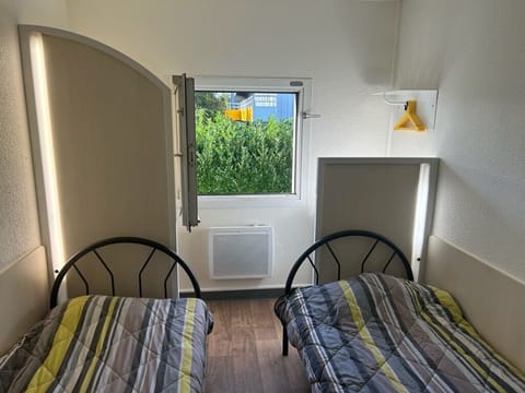 Economy Twin Room | Free WiFi, bed sheets