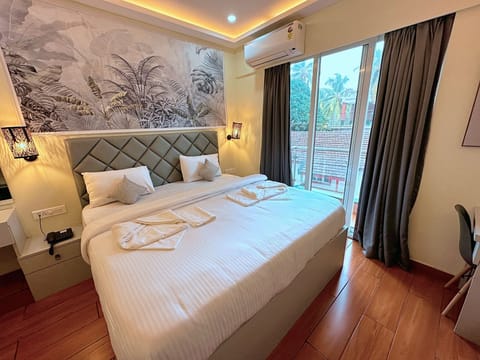 Family Duplex, Pool View | In-room safe, desk, blackout drapes, iron/ironing board (on request)