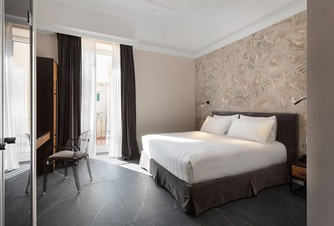 Premium bedding, down comforters, minibar, in-room safe