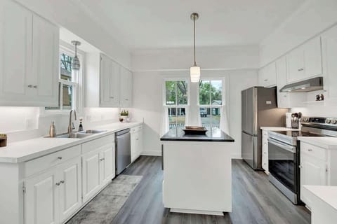 House, 2 Queen Beds, Patio (207 W Ufer St) | Private kitchen | Coffee/tea maker