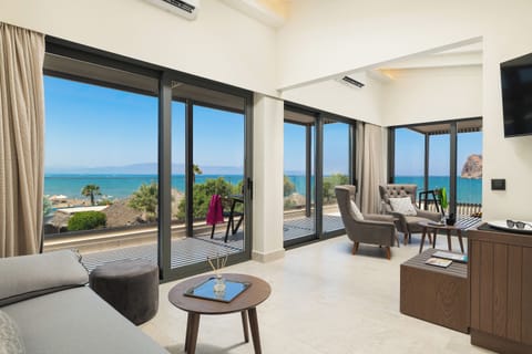 Suite with Sea View, Private Pool and Hammam | In-room safe, desk, laptop workspace, soundproofing