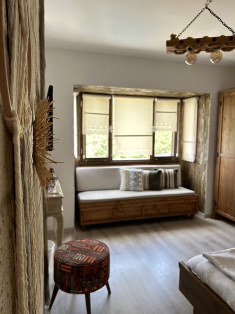 Deluxe Room | 1 bedroom, minibar, in-room safe, iron/ironing board