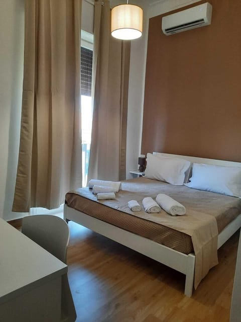 Basic Double or Twin Room | Minibar, desk, free WiFi