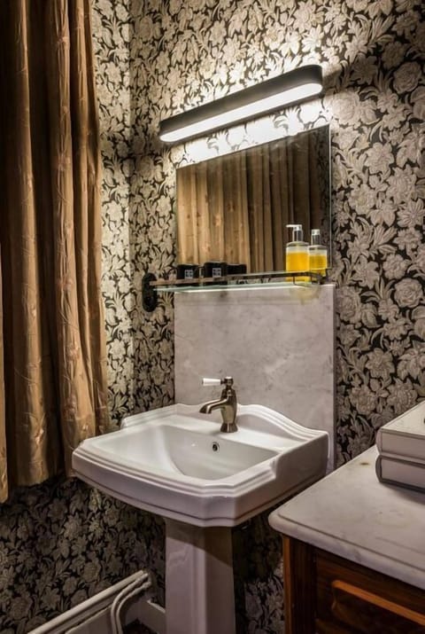 Twin Room | Room amenity