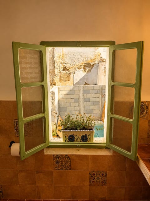 Encanto Guesthouse Room 3, Madreselva | Courtyard view