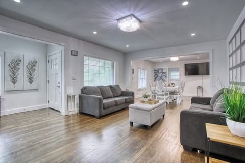 House, Accessible | 8 bedrooms, desk