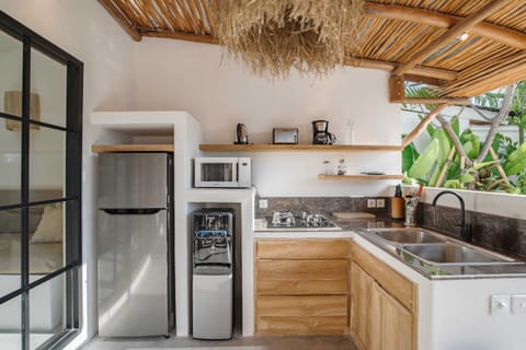 Basic Villa, Multiple Beds | Private kitchen | Fridge, microwave, stovetop, toaster