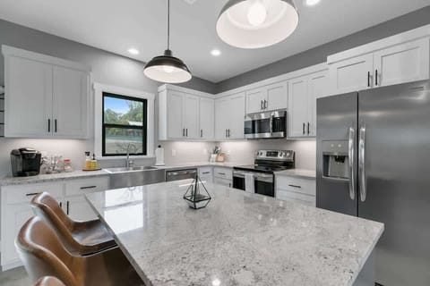 House, Multiple Beds, Patio, City View (403 N Cherry) | Private kitchen | Coffee/tea maker, electric kettle