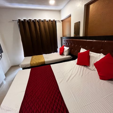 Deluxe Triple Room | Soundproofing, free WiFi, bed sheets