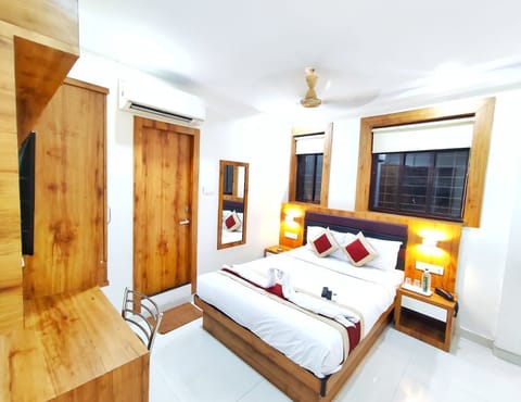 Deluxe Double Room | Iron/ironing board, free WiFi