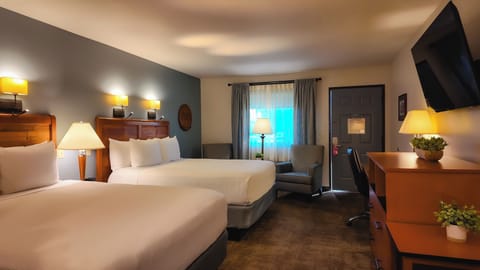 Pillowtop beds, in-room safe, desk, blackout drapes