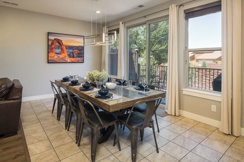 Luxury House, 4 Bedrooms, Patio, Mountain View | In-room dining