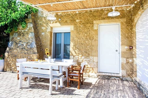 Villa, 3 Bedrooms, Private Pool, Garden View | Outdoor dining