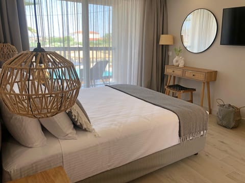 Deluxe Studio, 1 Queen Bed, Pool View | In-room safe, desk, iron/ironing board, free WiFi