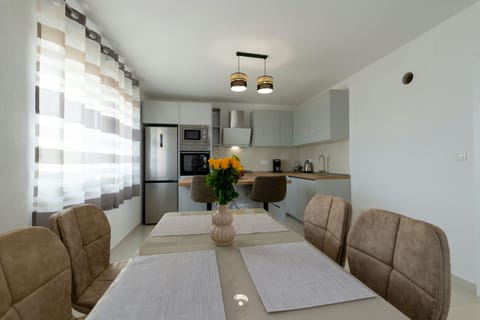 Villa, 2 Bedrooms, Private Pool, Mountain View | In-room dining