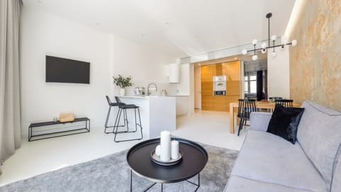 Deluxe Apartment, 2 Bedrooms, Non Smoking, Garden View | 2 bedrooms, individually decorated, individually furnished, desk