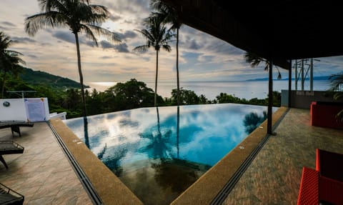2 outdoor pools